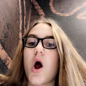 Meet your Posher, Isabella